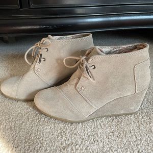 TOMS DESERT WEDGE BOOTIE: worn once